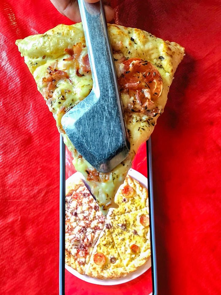 Sextou! E hoje o jantar merece ser especial. Nada de complicar: escolha seu sabor favorito, peça uma pizza caprichada e aproveite o…